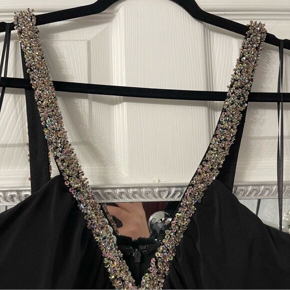 Elegant Black Evening Dress - Picture 8 of 14